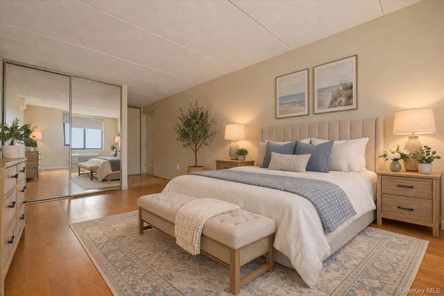 750 W Broadway 4Q, Long Beach, NY 11561