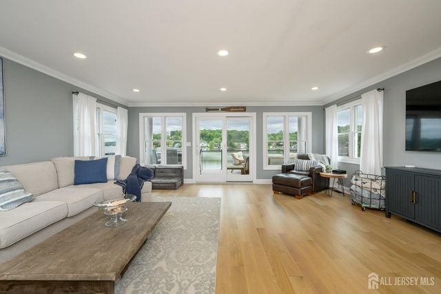 307 Squaw Trail, Hopatcong, NJ 07821