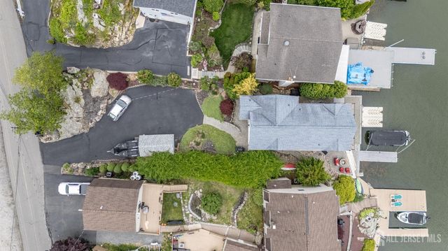 307 Squaw Trail, Hopatcong, NJ 07821