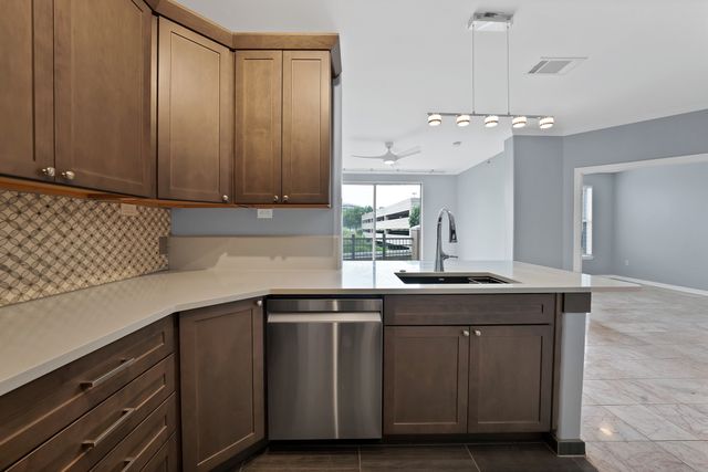 330 Las Colinas Boulevard E 338, Irving, TX 75039
