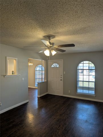 5124 Sears Drive, Fort Worth, TX 76105