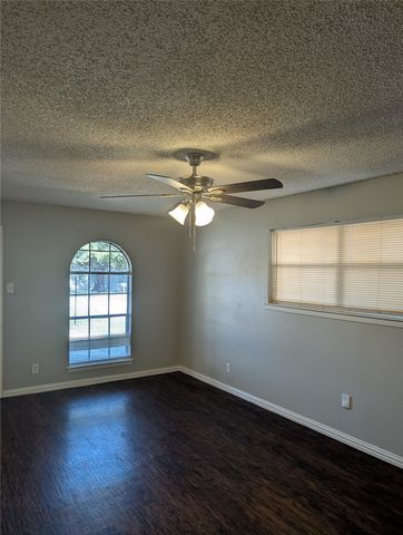 5124 Sears Drive, Fort Worth, TX 76105