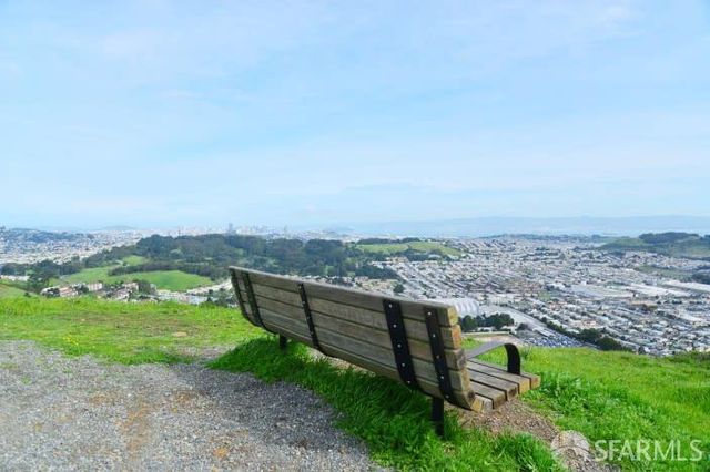 1137 Hanover Street, Daly City, CA 94014