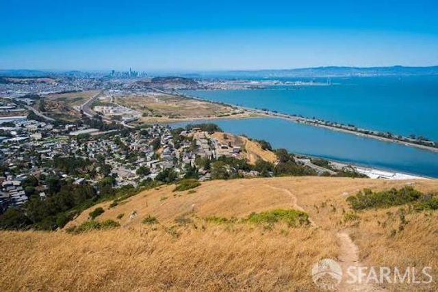 1137 Hanover Street, Daly City, CA 94014