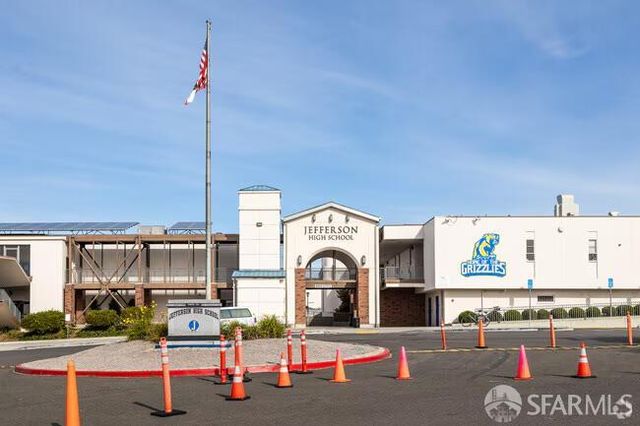 1137 Hanover Street, Daly City, CA 94014