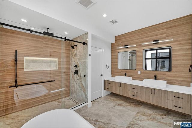 504 2nd Street A, Palisades Park, NJ 07650
