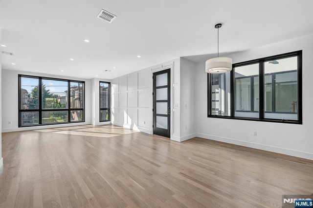 504 2nd Street A, Palisades Park, NJ 07650