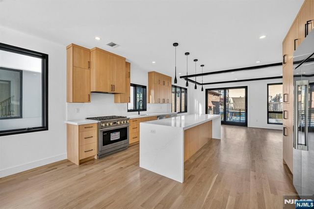504 2nd Street A, Palisades Park, NJ 07650