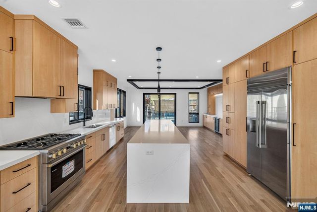 504 2nd Street A, Palisades Park, NJ 07650