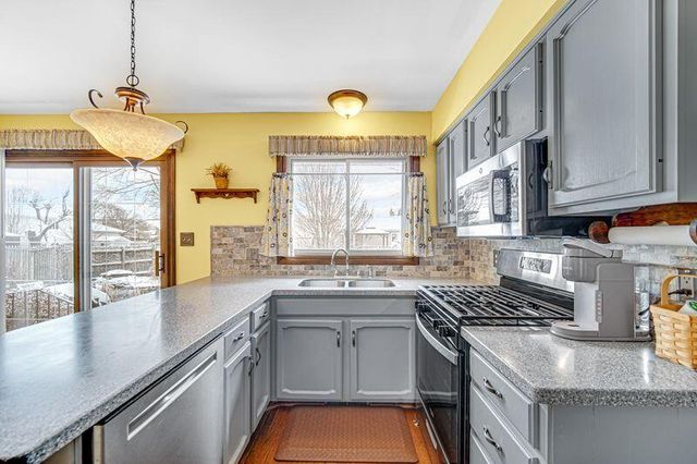 9143 Southmoor Avenue, Highland, IN 46322