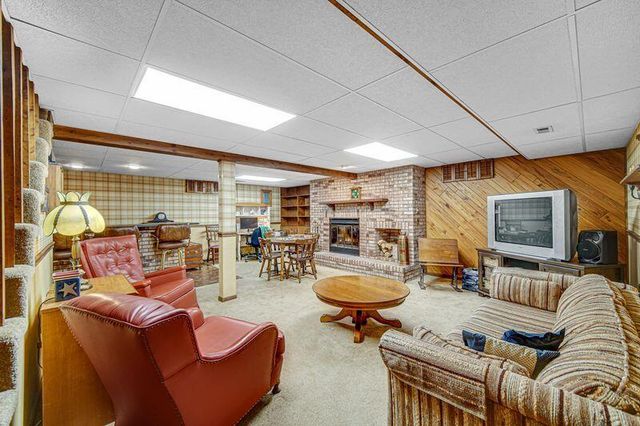 9143 Southmoor Avenue, Highland, IN 46322