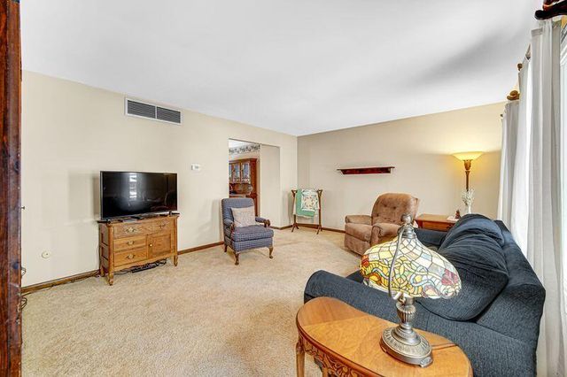 9143 Southmoor Avenue, Highland, IN 46322