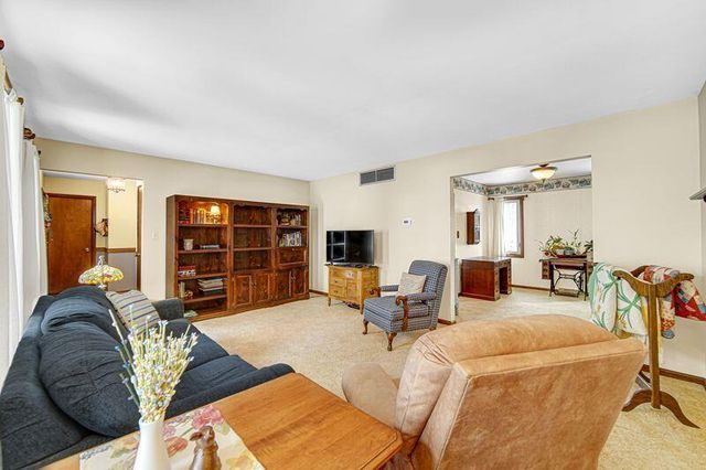 9143 Southmoor Avenue, Highland, IN 46322