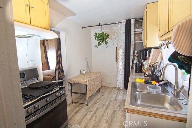 6905 Compton, Los Angeles, CA 90001