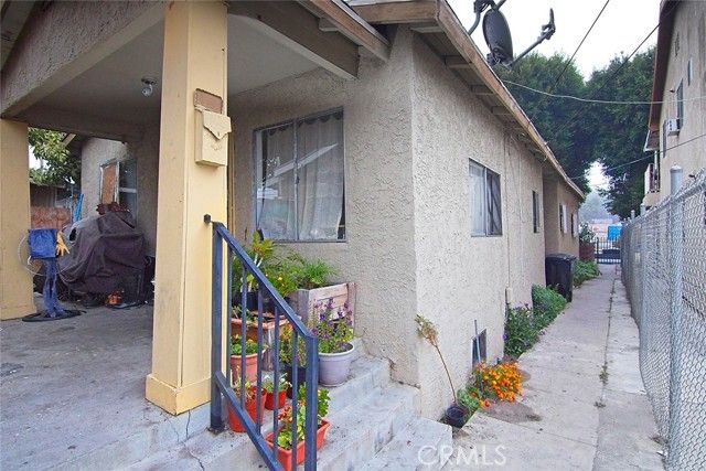 6905 Compton, Los Angeles, CA 90001