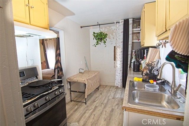 6905 Compton, Los Angeles, CA 90001