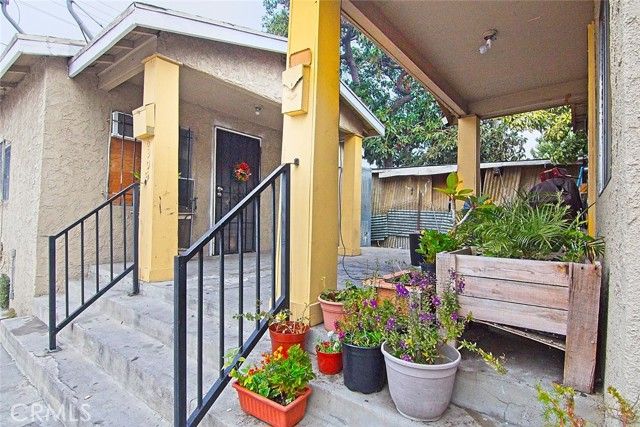 6905 Compton, Los Angeles, CA 90001