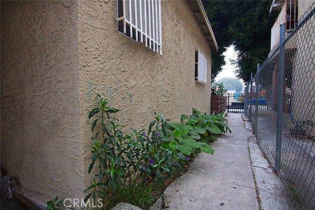 6905 Compton, Los Angeles, CA 90001