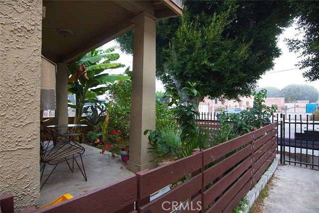 6905 Compton, Los Angeles, CA 90001