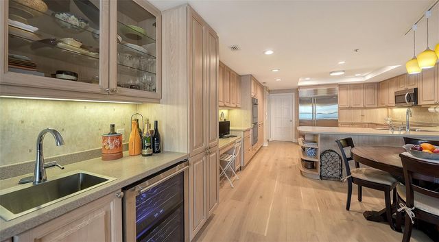 2450 HARBOURSIDE DRIVE 234, Longboat Key, FL 34228