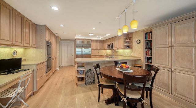 2450 HARBOURSIDE DRIVE 234, Longboat Key, FL 34228