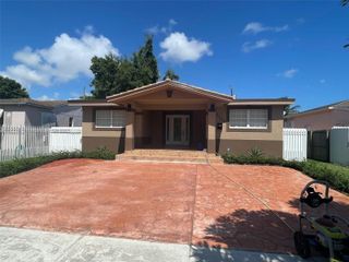 2255 SW 26th St 1, Miami, FL 33133