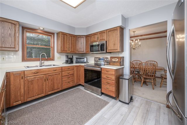 1133 Sharonbrook Drive, Twinsburg, OH 44087