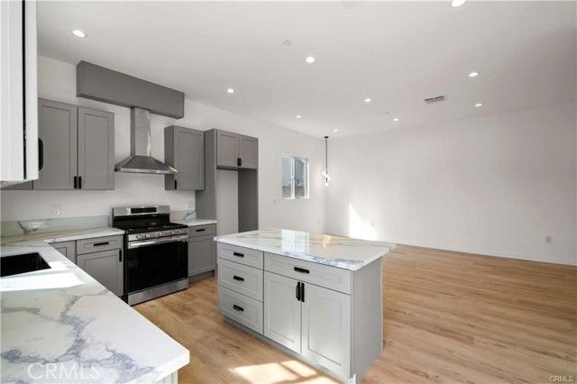 7842 Lasaine Avenue, Northridge (los Angeles), CA 91325