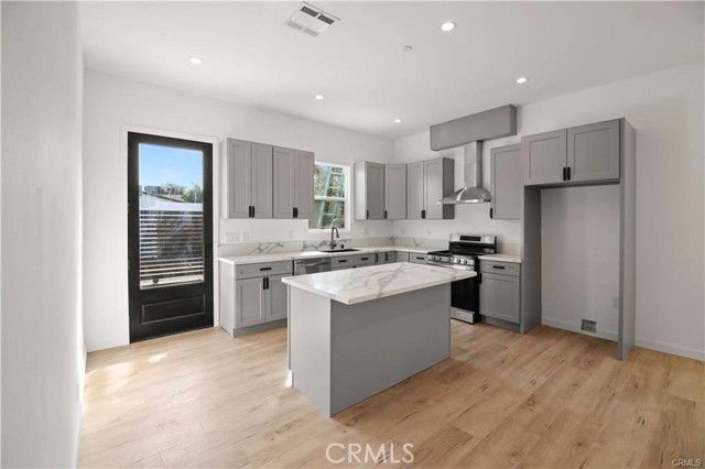 7842 Lasaine Avenue, Northridge (los Angeles), CA 91325