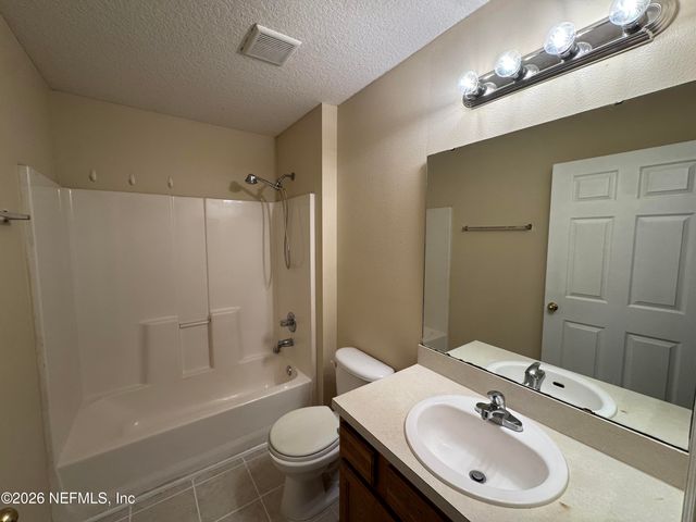 5051 PLAYPEN Drive 5-16, Jacksonville, FL 32210