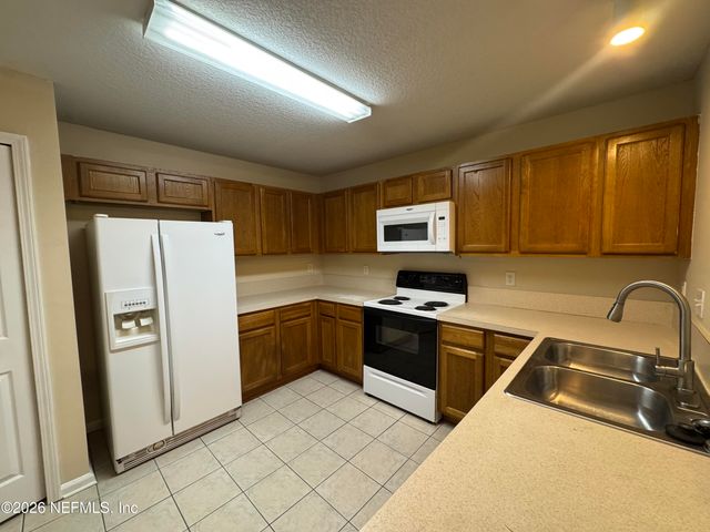 5051 PLAYPEN Drive 5-16, Jacksonville, FL 32210