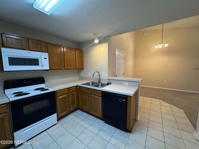 5051 PLAYPEN Drive 5-16, Jacksonville, FL 32210