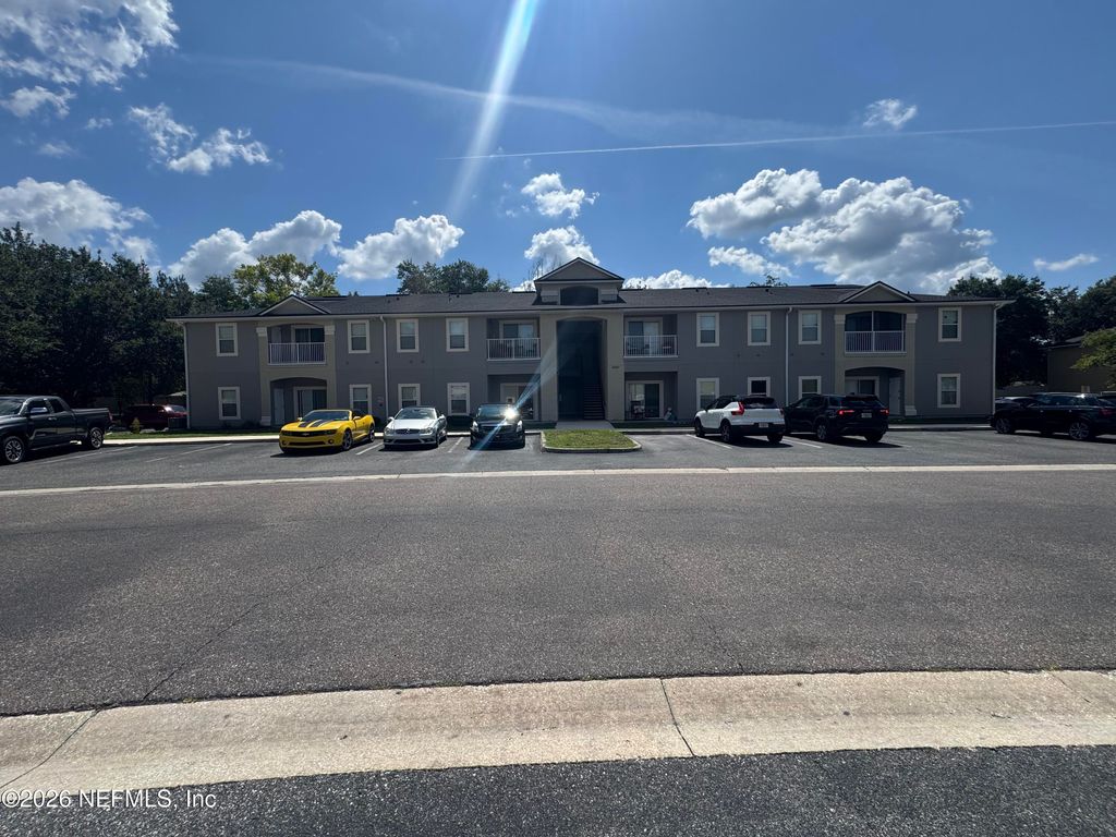 5051 PLAYPEN Drive 5-16, Jacksonville, FL 32210
