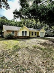 909 Orange Street, Ocean Springs, MS 39564
