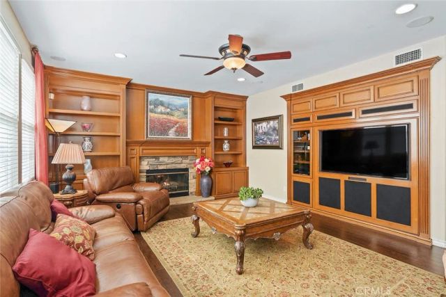 28 Malibu, Irvine, CA 92602