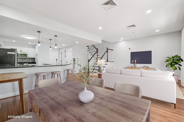 614 Pond St 2104, Braintree, MA 02184