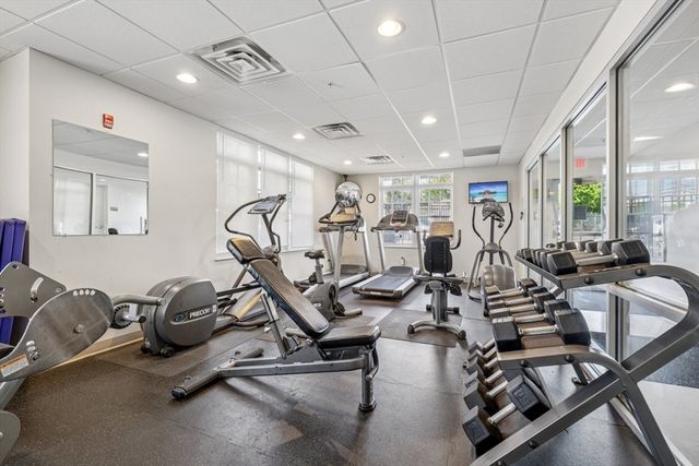 614 Pond St 2104, Braintree, MA 02184