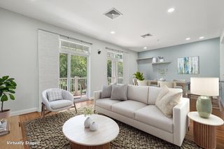 614 Pond St 2104, Braintree, MA 02184