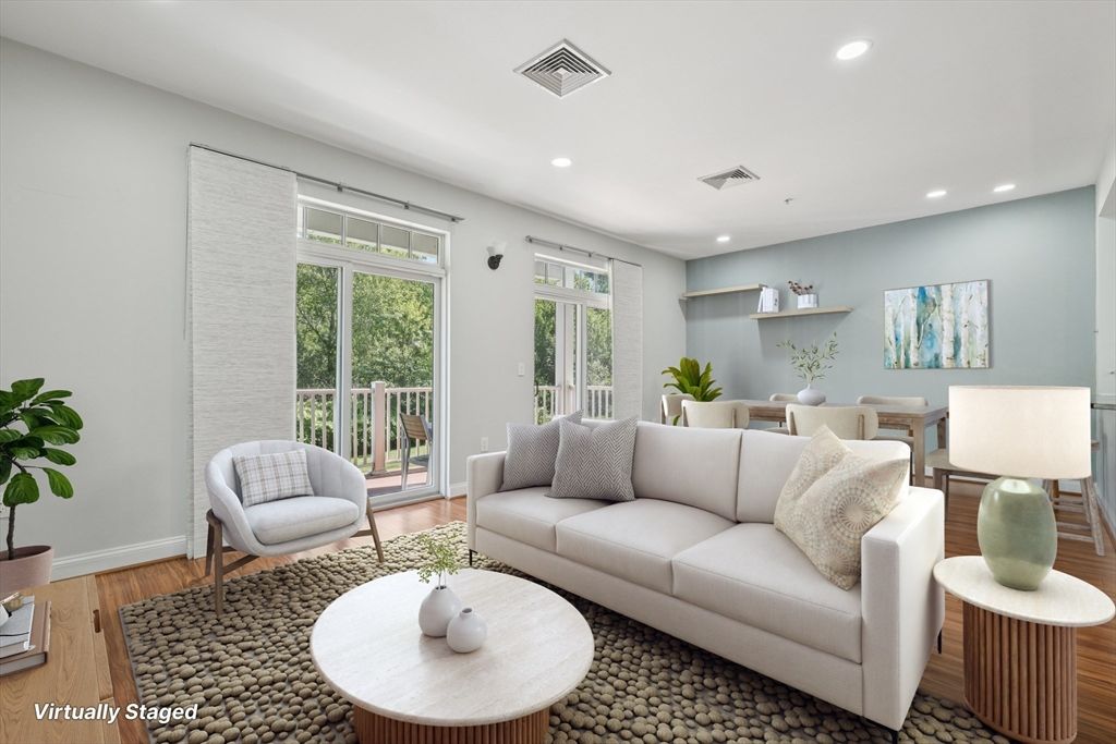 614 Pond St 2104, Braintree, MA 02184