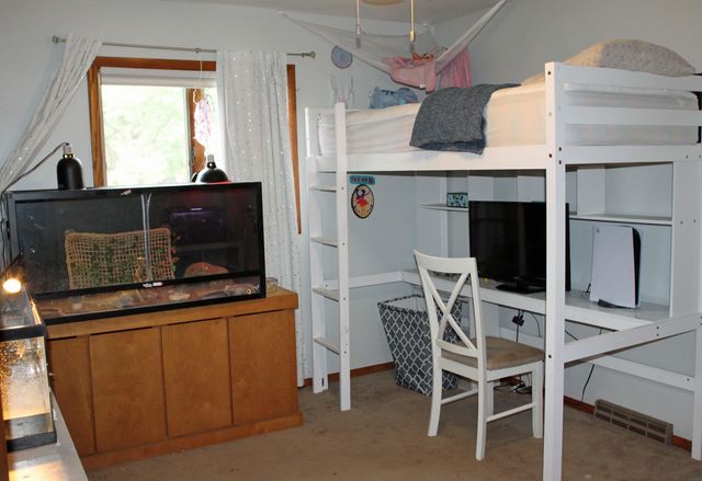 2117 Tilbury Road, Waterloo, IA 50701