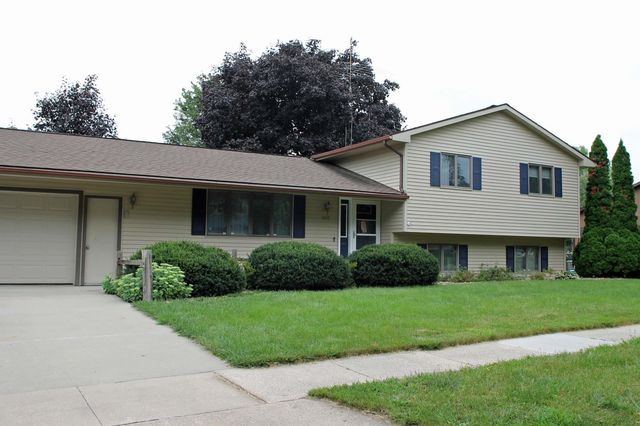 2117 Tilbury Road, Waterloo, IA 50701