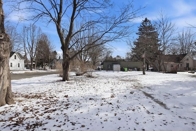 420 E Elm Avenue, Menomonie, WI 54751