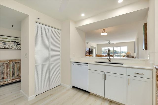 929 WEXFORD BOULEVARD 929, Venice, FL 34293