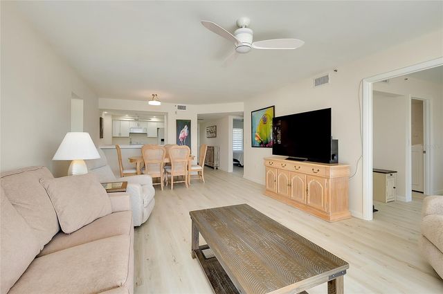 929 WEXFORD BOULEVARD 929, Venice, FL 34293