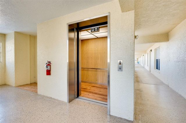 929 WEXFORD BOULEVARD 929, Venice, FL 34293