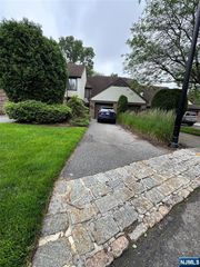 56 Meadowview Court, Leonia, NJ 07605