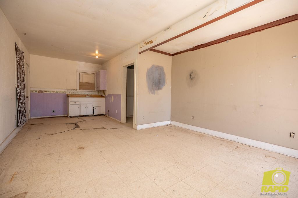 Image 11 of property listing at 1905 Ben Ficklin Road, San Angelo, TX 76903