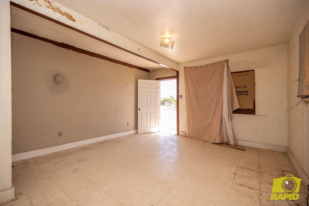 Image 12 of property listing at 1905 Ben Ficklin Road, San Angelo, TX 76903