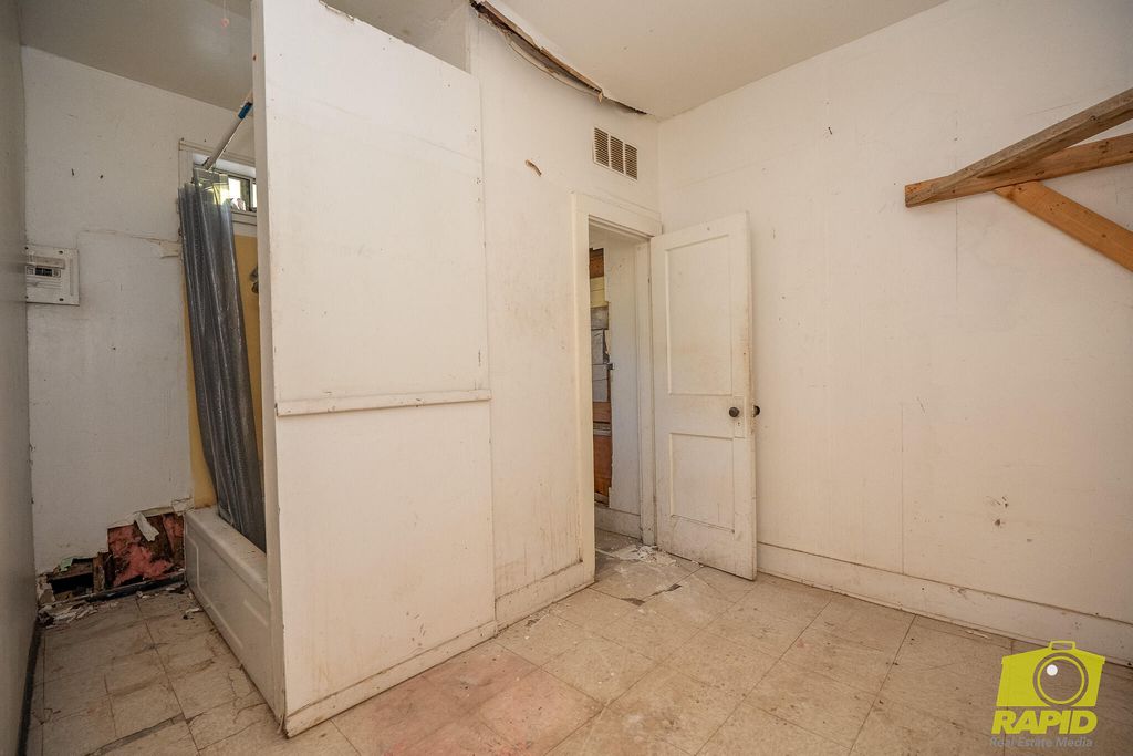 Image 14 of property listing at 1905 Ben Ficklin Road, San Angelo, TX 76903