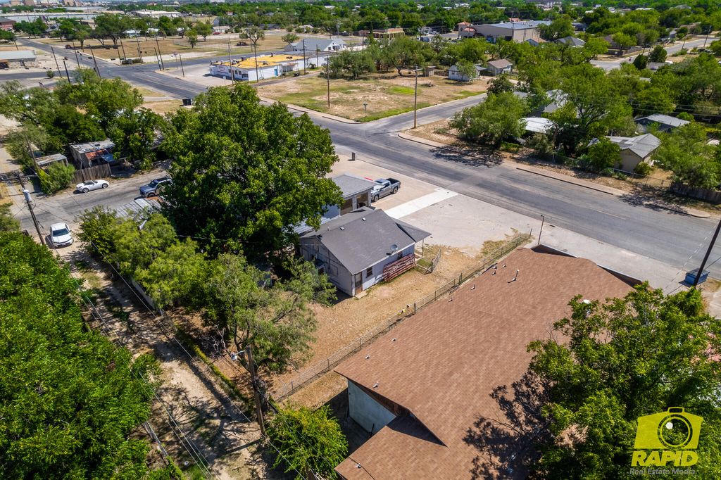 Image 25 of property listing at 1905 Ben Ficklin Road, San Angelo, TX 76903